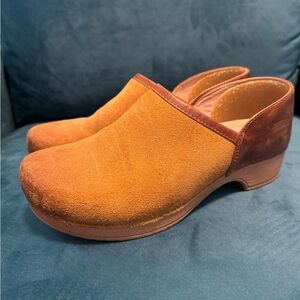 Danilo Tan Burnished Suede Professional Clogs Women’s Size 40